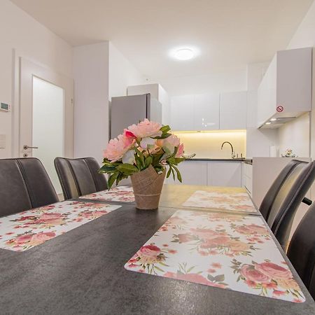 דירות Flexible Selfcheckins 42 - Zagreb - Luxury - Garage Parking - Loggia - Brand New מראה חיצוני תמונה