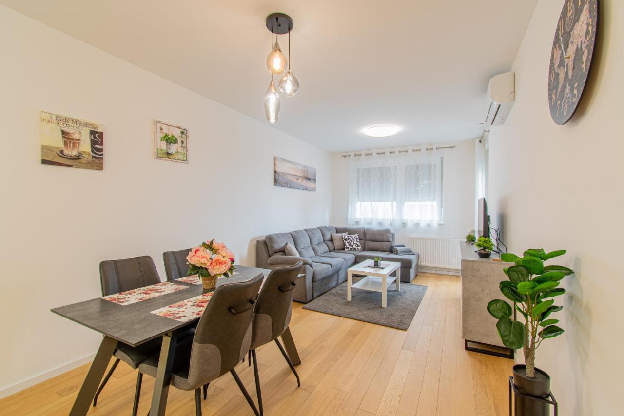 דירות Flexible Selfcheckins 42 - Zagreb - Luxury - Garage Parking - Loggia - Brand New מראה חיצוני תמונה