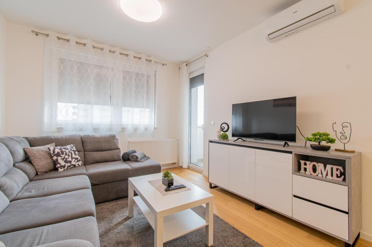 דירות Flexible Selfcheckins 42 - Zagreb - Luxury - Garage Parking - Loggia - Brand New מראה חיצוני תמונה